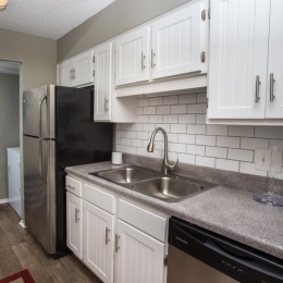 Whip up your favorite recipes with our top-notch kitchen amenities. 🍽️
#700Riverchase #HooverAL #HooverAlabama #Hoover #HooverApartments #HooverLiving #HooverRentals #BirminghamAlabama #Birmingham Instagram post from @700riverchaseapartments on July 09, 2024 19:51:03pm
