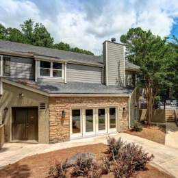 Admire the stunning architecture and beautifully landscaped grounds at 700 Riverchase. 🏡
Book a tour today.
#700Riverchase #HooverAL #HooverAlabama #Hoover #HooverApartments #HooverLiving #HooverRentals #BirminghamAlabama #Birmingham Instagram post from @700riverchaseapartments on July 15, 2024 12:02:06pm